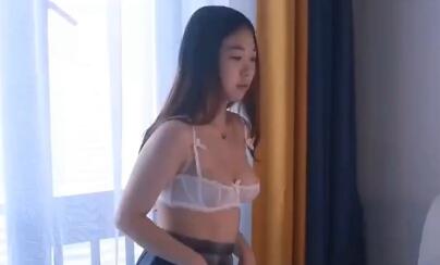 乌鸦传媒.兄妹乱轮.哥哥让妹妹带上眼罩.共玩婬色游戏