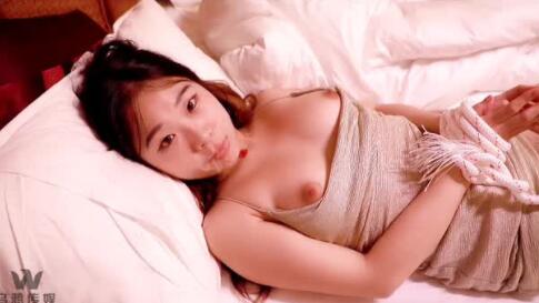 乌鸦传媒WY0011・居家少女被两个傻贼无套内射