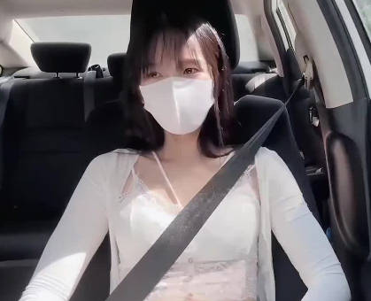 萝莉社・开车过程玩跳蛋车震