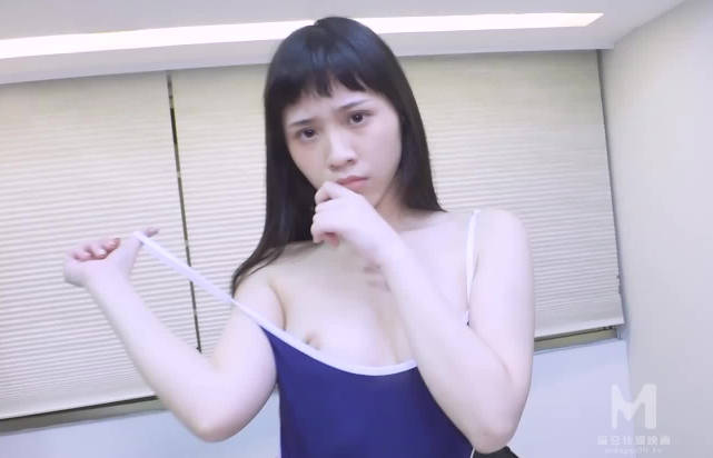 麻豆映画传媒・MTVQ1-EP15・突袭女优家・节目篇・突袭部队闯空门・塞着跳蛋取外送超害羞・林嫣