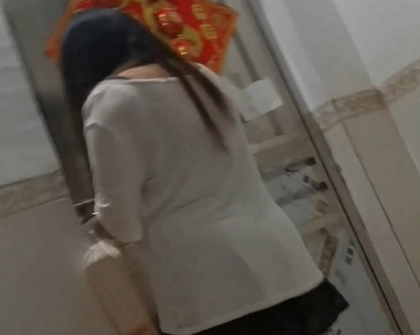 海角社区・操了一个出租房子的带娃少妇