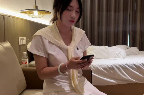 杏吧原创・约了一个白白嫩嫩的学生妹子・史莱姆