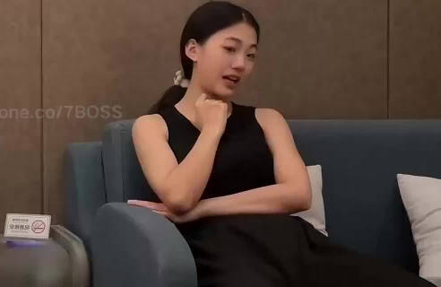 约操高挑小妹床上一直喊好爽让我不要停・7BOSS