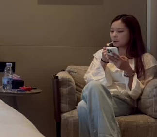 杏吧.今天花三千约了一个受底大波的气质妹子-卡尔