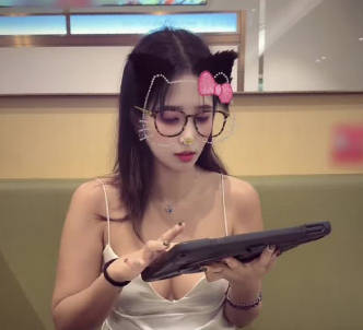 海底捞露脸女大真的太骚了・ICICIS