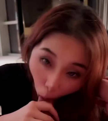 健身房认识的良家姐姐嘴上说着再也不想口了嘴巴却没停过还没插两下就说好像喷了