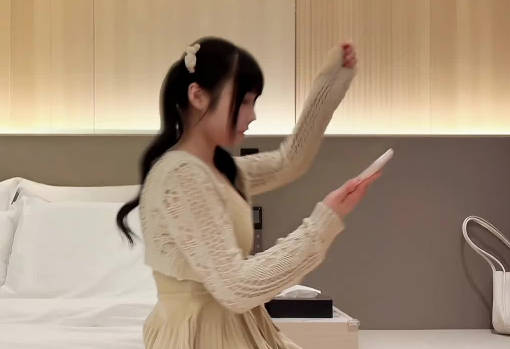糖心Vlog.约操巨乳双马尾萝莉-李寻欢