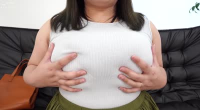 USAG-067 超爆乳・超爆尻の肉厚ポッチャリ不倫妻 SNSで出会った若妻は初めてのハメ撮りで何度もイキまくる欲求不満の超変態女でした。結愛（26）