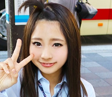 SIKA-053 意外と従顺なツンデレ美少女を2人で廻しました