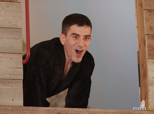 BRAZZERS2025-04-23雇佣一个家庭主妇