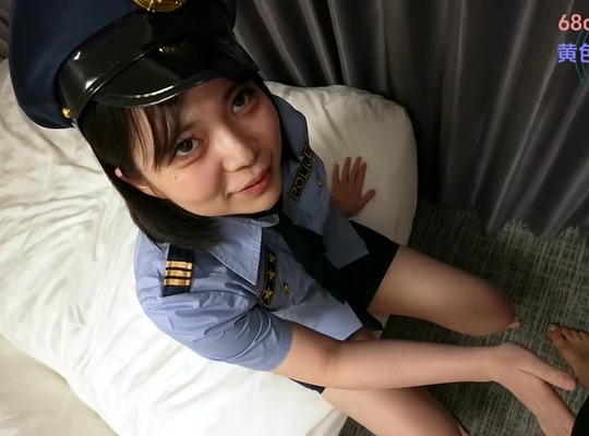FC2PPV-4938956素人颜出女郎穿迷你裙遭妇警狂插