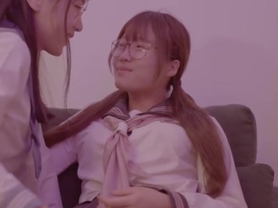和我的女室友玩女同性恋游戏多次高潮