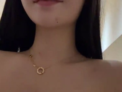 喜爱健身的极品御姐练到最后索性脱光练腿好身材一览无余